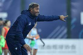 El entrenador de hockey ganó el mundial 2010, la medalla de bronce en 2014, tres champions trophy y una medalla de plata en los jjoo 2012 con las leonas. El Chapa Retegui Se Lanza Al Futbol Es Algo Que Uno Lleva En La Sangre Tyc Sports