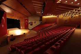 2013 yılının haziran ayında ise i̇stanbul aydın üniversitesi, radyo televizyon ve sinema. Erzurum Ataturk Universitesi Oditoryumu Cicicee