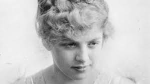 The first Portland Rose Festival queen was Carrie Lee Chamberlain in 1908.  Here's a look back at all the Portland Rose Festival Queens (and one King)  through the years. , Meet the 2017 Rose Festival ...