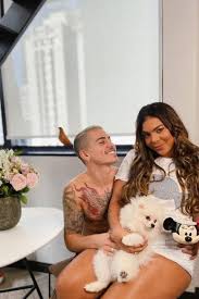 Em seu perfil do instagram, ela colocou a boa forma pra jogo ao aparecer com modelito míni. Tays Reis E Biel Anunciam Termino De Namoro E Cantora Alfineta Simples Dialogo Resolveria Tv E Lazer Extra Online