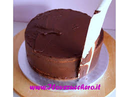 Altrimenti potete sbriciolarli e ricoprire la superficie del dolce creando un mix di biscotti semplici e al cioccolato. Torta Con Pasta Di Zucchero Come Si Fa Ilovezucchero Sito Dedicato Alla Pasta Di Zucchero Cake Design Cupcakes Cake Topper