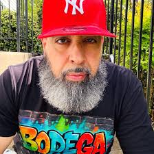 How to remember which comb is for hair or beard?