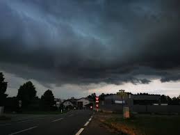 Starkes gewitter mit heftigem starkregen; Gewitter Schwerpunkt Heute In Karnten Der Steiermark Und Im Burgenland