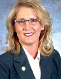 🚨JUST IN🚨 Kentucky state Senator Robin Webb is switching her party  affiliation from Democratic to Republican. Webb she says the Democrat Party  "left me."