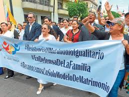 El matrimonio civil igualitario es un derecho que sigue pendiente en ecuador, a pesar de que el mismo se viene exigiendo desde el año 2013 bajo la lucha de pamela troya y gabriela correa. Marcha Contra El Matrimonio Igualitario El Diario Ecuador