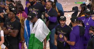 Ο κώστας αντετοκούνμπο σχολίασε μέσω social media την πρόκριση του αδελφού του γιάννη με τους μιλγουόκι μπακς στους τελικούς της ανατολής. Kwstas Antetokoynmpo Egrapse Istoria Kai Panhgyrise Agkalia Me Thn Ellhnikh Shmaia Videos Eurohoops