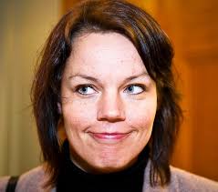 Juholts talangjakt på de bakre bänkraderna