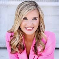 Cara Hennessy's Instagram, Twitter & Facebook