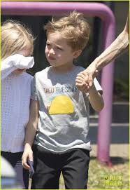 Angelina Jolie Shops In Queensland With The Kids Angelina Jolie Shops In Queensland With The Twins 21 Photo Angelina Jolie Photo Twins