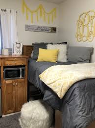 Upscale setup with dark wall decor and manly bedding in some cases, luxury bedding is the only thing you need to make your bedroom stand out. 35 Best Dorm Color Schemes For Your Freshman Dorm Room