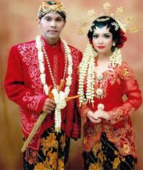 Yuk intip beberapa model dan gaya pakaian adat yang. 95 Model Baju Adat Jawa Tradisional Kekinian Modelbaju Id