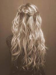 Des Tresses Hippie Chic Coiffure Coiffure Cheveux Boucles Coiffure Et Beaute