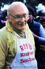 Love the picture of the Billy Goat Tavern. But.........we can't talk about  that without bringing up a name that you all remember, MIKE ROYKO. He's as  much a part of the tavern
