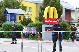 Der täter erschießt sich und neun menschen. Zdfinfo Film Schatten Des Verbrechens Uber Opfer Des Amoklaufs In Munchen Kolnische Rundschau