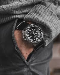 Watches Boy Panosundaki Pin