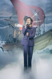 December 10 2019 Harry Styles Wears A Gucci Spring 2020 Jacket And Pants On The Late Late Show Harry Styles Update Harry Styles Harry Styles Pictures