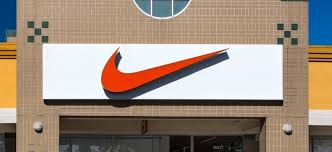 Nike filed a federal trademark infringement lawsuit monday against the company that released a controversial the old town road artist worked with mschf to release satan shoes on monday. Markenrechtsverletzung Nike Klagt Wohl Gegen Satan Schuh Von Us Rapper Lil Nas X Nike Aktie Schwacher