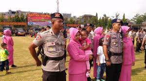 Maybe you would like to learn more about one of these? Tanpa Isak Tangis Ibu Bhayangkari Ikhlas Lepas Suami Emban Tugas Kemanusiaan Di Donggala Palu Tribun Lampung
