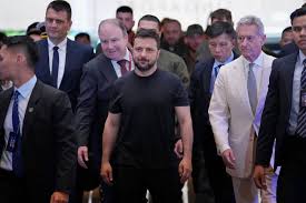 Zelensky makes surprise stop at Singapore defense gathering as Ukraine  pushes for its peace plan amid Russian advance | International | wkow.com