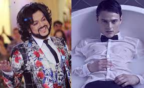 Так долго ему удаётся удержать популярность, благодаря умению вовремя сменить имидж. Filipp Kirkorov Vlyubilsya V Molodogo Ukrainskogo Pevca Karavan