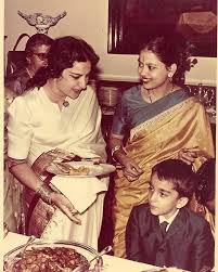 My Dad Sent Me This Picture Today Check It Out My Mom Hanging With Nargis And A Little Sanjay Dutt Bollywood Pictures Vintage Bollywood Bollywood Celebrities