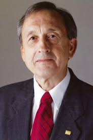 Vinson to be honored as Distinguished Alum Friday