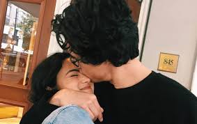 'riverdale' mendes hatte sehr wenig schauspielerische erfahrung, bevor sie die rolle von gewann riverdale's veronica lodge, das komplizierte neue mädchen in der stadt, das mit seinem schnellen verstand und hohem sinn für mode schnell eindruck macht & # x2014; Riverdale Vorschau Wer Hat Auf Hiram Lodge Geschossen