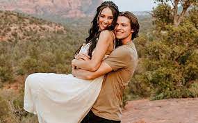 He also portrayed peter moore on the cw series the messengers. The Kissing Booth S Joel Courtney Aka Lee Flynn Weds Mia Scholink Their First Pictures Are Straight Out Of A Fairytale