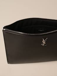 Envelope flap with magnetic closure. Saint Laurent Clutch Bag In Smooth Leather With Ysl Logo Briefcase Saint Laurent Men Black Briefcase Saint Laurent 534680 0sx0e Giglio En