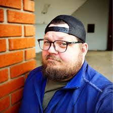 Brandon Damron's Instagram, Twitter & Facebook