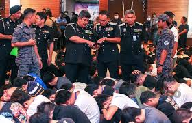 Contact cyberjaya guide on messenger. Beratus Ahli Sindiket Penipuan Dicekup Metrotv
