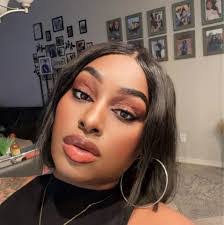 Ariel Vance's Instagram, Twitter & Facebook