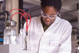 21 % d'ingénieurs ebistes s'insèrent dans l'industrie cosmétique, 4ème secteur de l'économie française. Ou Se Former En Cosmetologie Pour Lancer Ou Ameliorer Sa Marque De Cosmetique Setalmaa