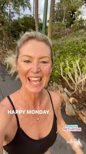 Cassandra Skinner's Instagram, Twitter & Facebook