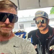 Arnold Spencer's Instagram, Twitter & Facebook