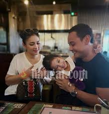Pelakon malaysia fasha sandha telah selamat melahirkan bayi lelaki secara pembedahan di prince court medical centre pada jam 9:21am, 15 april 2013. Bekas Suami Ucap Tahniah Fasha Sandha Sudah Bertunang