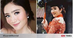 Maybe you would like to learn more about one of these? 7 Langkah Mudah Bikin Tampilan Makeup Natural Buat Wisuda