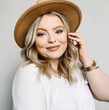 Celia Sampson's Instagram, Twitter & Facebook