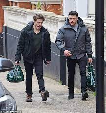 You can see gutierrez's blue tee making an appearance in the eternals star's selfie along with the same protester decked in all black in both photos. Richard Madden And His Actor Pal Froy Gutierrez Grab A Picnic And Head To Hampstead Heath Daily Mail Online