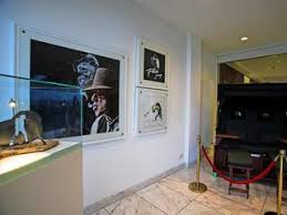Udo lindenberg (born 17 may 1946) is a german singer, drummer, and composer. So Wohnt Udo Lindenberg Im Maritim Seehotel