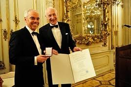 Fellner sieht einen entlassungsgrund, da sie ihn unberechtigt der sexuellen belästigung beschuldigt. Ehrenzeichen Der Rechtsanwaltschaft An Sc I R Dr Wolfgang Fellner Osterreichischer Rechtsanwaltskammertag 15 01 2010