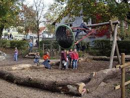 Gepflegte, saubere & weitläufige anlage. Schwaney Hat Deutschlands Schonsten Spielplatz Radio Hochstift