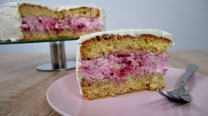 In a second bowl mix the heavy cream in high speed until stiff peaks form. Himbeer Quark Sahne Torte Backqueens Youtube