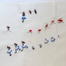 刺繍アニメを作るときはこんな感じで動く部分を全部刺繍します 動かない所は 刺繍しない方がきれいに見えるので刺繍しないんです このアリスの刺繍 図案は annasのプチ刺繍 に載っています 刺繍 手刺繍 aliceinwonderland アリス 不思議の国の