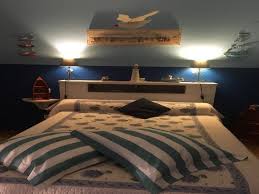L'ancien hôtel avec une vue magnifique sur les combrailles a été rénové en quatre chambres spacieuses au premier et au. Chambre D Hotes La Maison De Josepha Ferrals Les Corbieres 11200