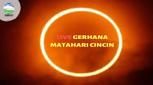 Sehingga menyisakan bentuk cincin api di sekeliling bayangan. Puncak Gerhana Matahari Cincin Di Sinabang 11 55 Wib Ini 24 Lokasi Lainnya Kabar24 Bisnis Com