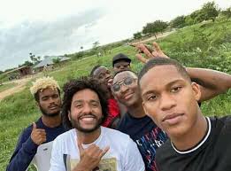 Pega levanta, levanta, levanta muita carga tipo uma grua, wow. Uami Ndongadas Home Facebook