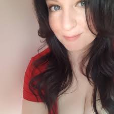 As someone who never wanted to get married until I met my person, I am okay  with Eloise getting married as long as they give us a really good reason  why she