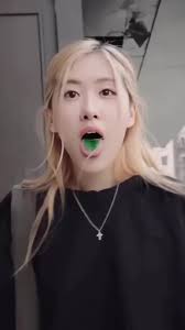 Tingkahnya emang selalu ada Rose ini🤣 #fypシ゚viral #blackpink #rosé #c...