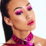 Kari Weir's Instagram, Twitter & Facebook